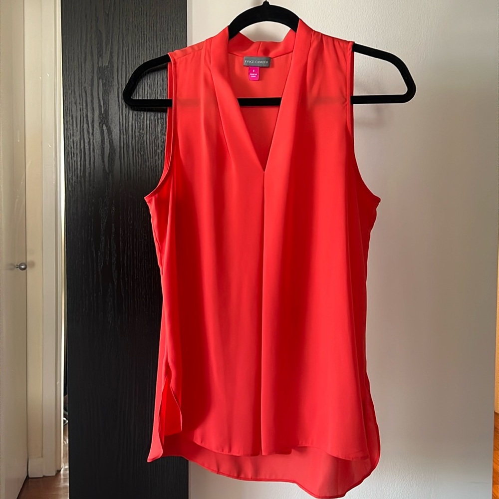 Flattering Vince Camuto, coral colored top size small in excellent condition